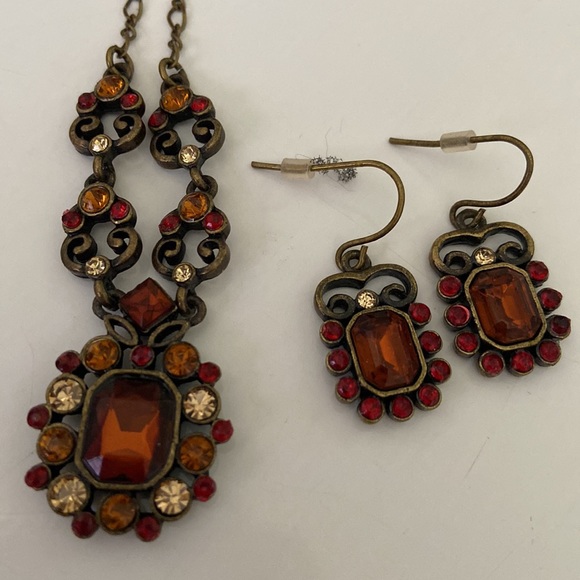 Avon heirloom topaz color pendant necklace and earrings gift set 🧡🤎 - Picture 3 of 8